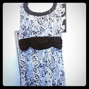 Black and White Sleeveless Dress